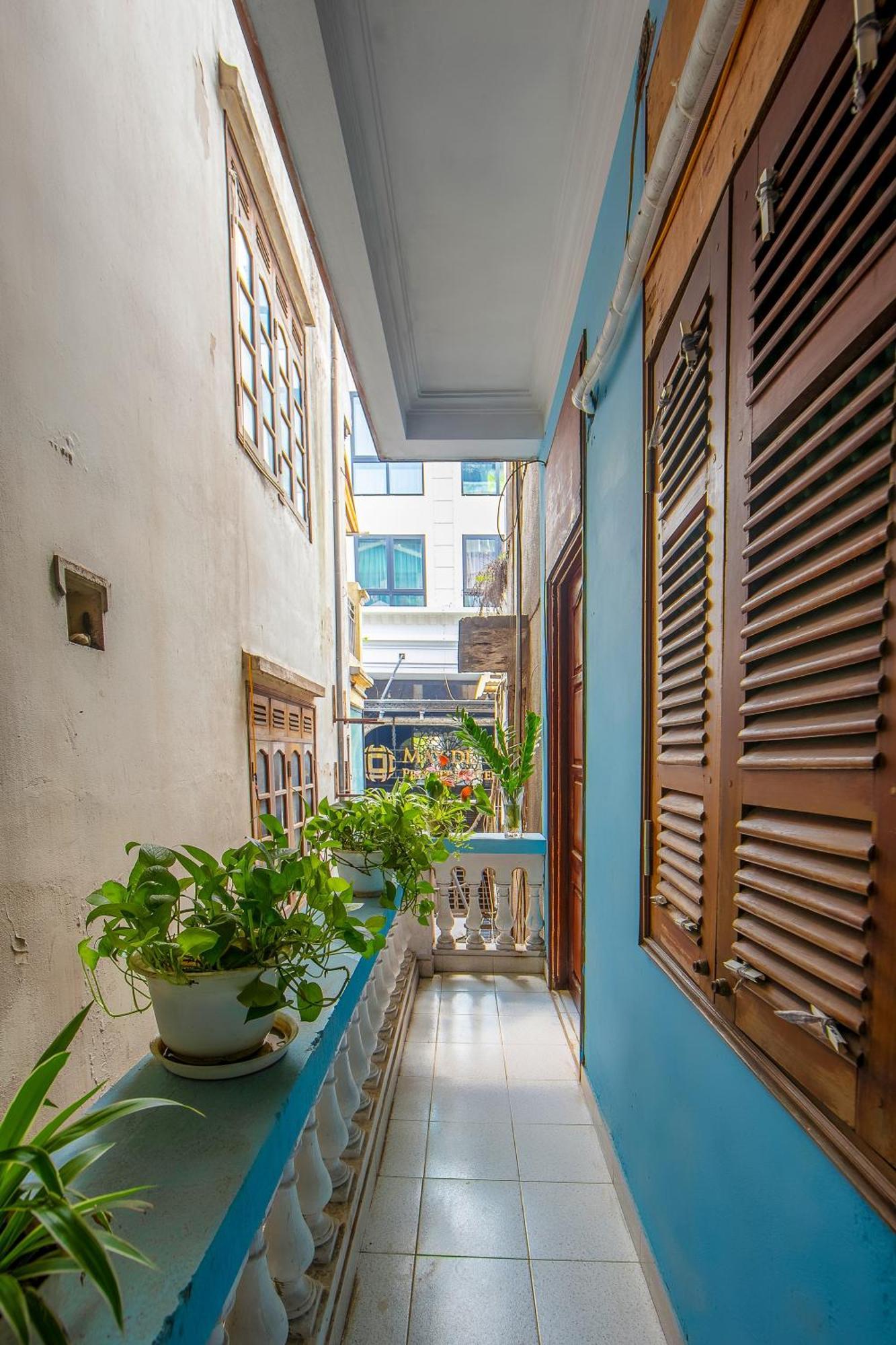 Downtown Hostel & Rooftop Bar Hanoi Exterior photo